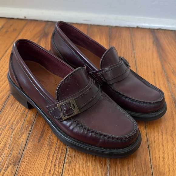 G.H. Bass & Co. Shoes - GH Bass and Co vintage burgundy loafers 5.5